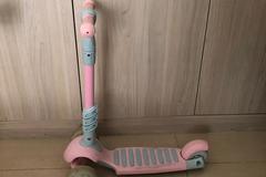 Selling: Kids scooter 