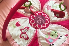 Selling: Baby mat stay ( tommy time)