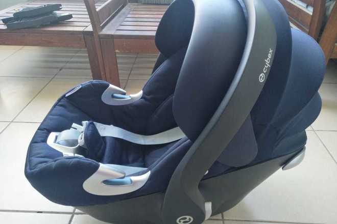 Cybex Aton Q Infant Car Seat with Isofix and adaptors WeekaKids
