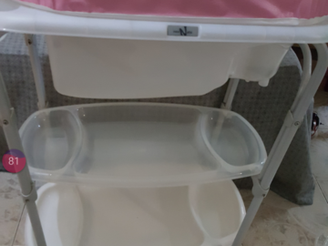 Selling: Bath tub+changing table