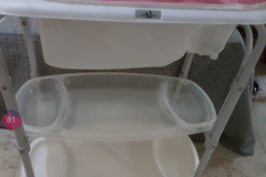 Selling: Bath tub+changing table
