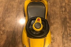 Selling: Deluxe ride on car