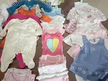 Selling: baby girl cloths from 0 to 6 months 
