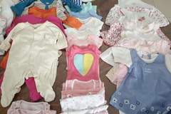 Selling: baby girl cloths from 0 to 6 months 