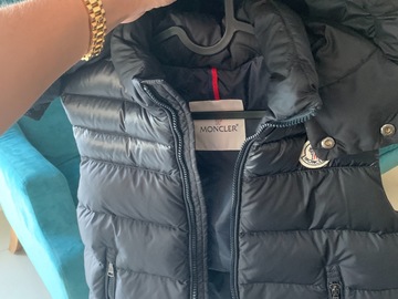 Selling: Moncler Gilet - Navy