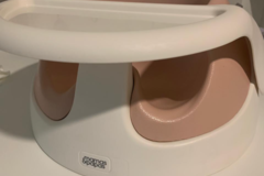 Selling: Mamas and Papa’s Baby Snug Seat