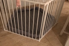 Selling: Play pen 