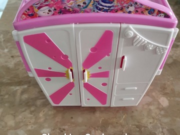 Selling: SHOPKINS CUPBOARD