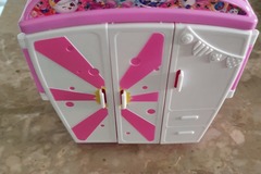 Selling: SHOPKINS CUPBOARD