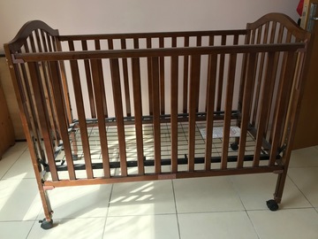 Selling: Crib