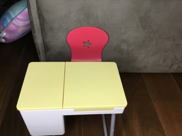 Selling: Desk for agd doll