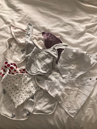 Bodysuits, hats, bibs, socks and underwear 