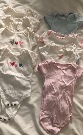 Bodysuits, hats, bibs, socks and underwear 