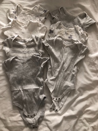 Bodysuits, hats, bibs, socks and underwear 