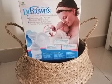 Selling: Dr Brown's Manual Breast Pump Set