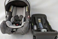 Selling: CarSeat