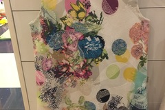 Selling: Floral dresses 