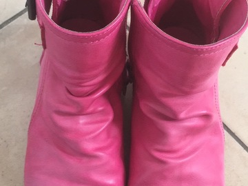 Selling: Pink boots size EUR 28