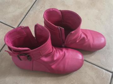 Selling: Boots for kids