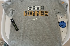 Selling: Nike Boys GLOW IN THE DARK Tee (see pics) 6-7Yrs. Brand new.