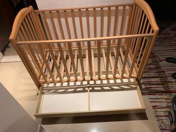 Selling: Wooden baby cot 0-4years