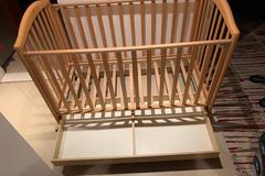 Selling: Wooden baby cot 0-4years