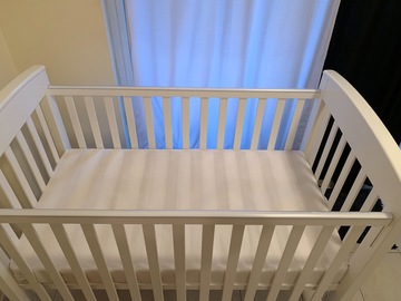 Selling: Giggles bed