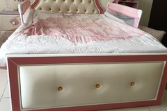 Selling: Princess toddler bed + FREE duvet set 2 bed rails