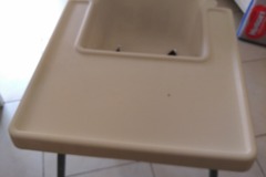 Selling: High chair 