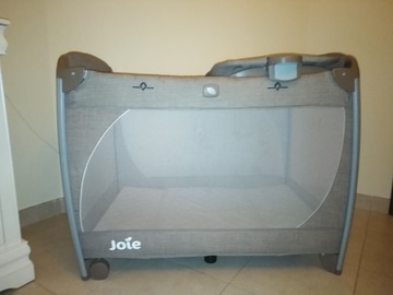 Selling: Travel cot 