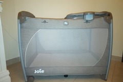 Selling: Travel cot 