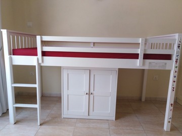 Selling: Bedroom furniture 
