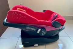Selling: family fix base & maxi cosi car seat