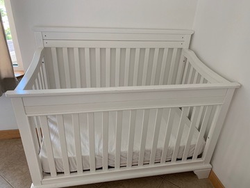 Selling: Bed crib with mattress