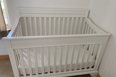 Selling: Bed crib with mattress