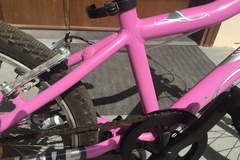 Selling: Beautiful Mongoose girl’s bike