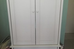 Selling: Children's wardrobe 