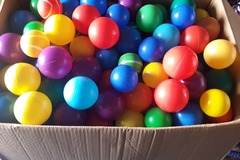 Selling: 400pcs plastic balls 